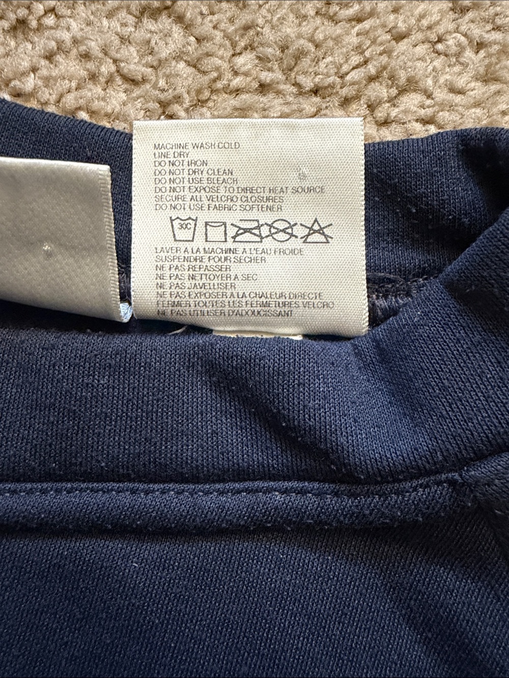 The North Face UltraWick Navy and Burgundy Colorblock Crewneck Men’s Small - Picture 8 of 9